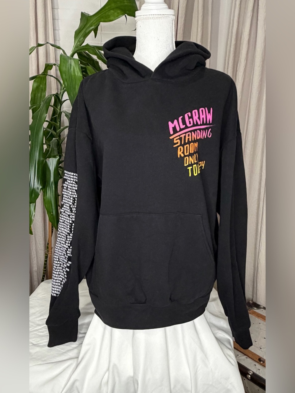 Tim McGraw Standing Room Only Tour 2024 Pullover Hoodie Sweatshirt Unisex M